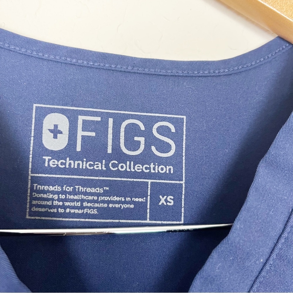 Figs Catarina One Pocket Blue Scrub Top Size XS - Picture 5 of 6